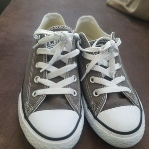 Gray converse shoes